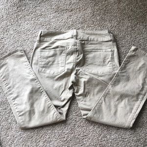 American Eagle Artist Crop Khakis Size 2